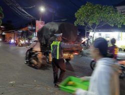 Jaga Kamseltibcarlantas Malam Hari Personel Unit Lantas Polsek Kuta Utara Sigap Strong Point