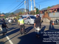 Bhabinkamtibmas Desa Candikuning amankan rangkaian giat piodalan