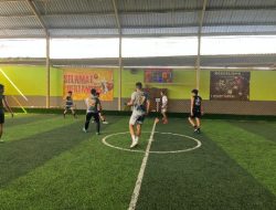 Polres Bandara Ngurah Rai Gelar Laga Futsal Persahabatan Bersama Masyarakat