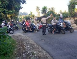 Pelayanan Kepada Masyarakat di Pagi Hari, Personil Polsek Bangli Laksanakan Pengaturan