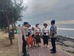 Polairud Polres Gianyar Gelar Patroli Pesisir dan Atensi Upacara Nganyut di Pantai Masceti