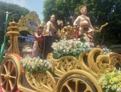 Karnaval Pawai Mobil Hias Hasil Bumi HUT RI Ke-80 Tahun 2025 di Jombang