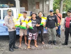 Kapolsek Selemadeg pimpin penyaluran 4 Ton Beras SPHP di tiga lokasi berbeda