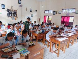 Babinsa Desa Bajera Atensi Pendistribusian Makan Bergizi Gratis di Sekolah