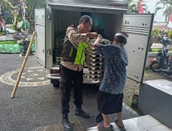 Polsek Pupuan Memantau dan Membantu Pembagian Makanan Bergizi Gratis (MBG)