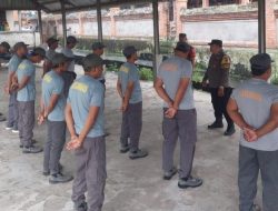 Bhabinkamtibmas dan Babinsa bersinergi Latih PBB Linmas Desa Singakerta