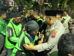 Driver Ojol Gelar Aksi Damai dan Shalat Gaib di Depan Mapolres Pasuruan