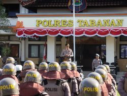 Polres Tabanan Gelar Apel Siaga Antisipasi Unjuk Rasa Ke Polda Bali