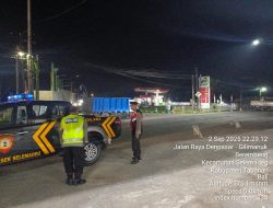 Ciptakan ‘Zero Criminal’, Polsek Selemadeg gelar “Blue Light Patrol” dan beri himbauan