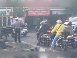Polsek Abiansemal Gelar Pengaturan Lalin Pagi Di Simpul Jalan