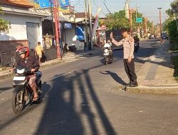 Polsek Bangli Laksanakan Pengaturan Arus Lalulintas di Pagi Hari