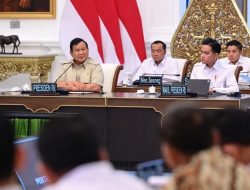 Presiden Prabowo Subianto memimpin rapat terbatas bersama Wakil Presiden Gibran Rakabuming