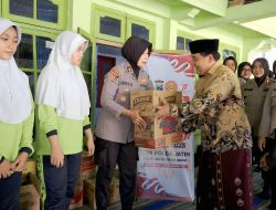 Polri Untuk Masyarakat : SPN Polda Jatim Sentuh Hati Anak Yatim di Momen Hari Jadi Polwan ke-77