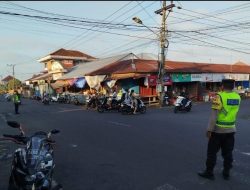 Cegah terjadinya kemacetan dan laka lantas, Personil Polsek Penebel melaksanakan Strong Point pagi