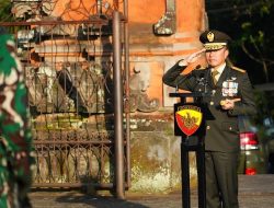 Ziarah Nasional HUT ke-80 TNI, Pangdam IX/Udayana Pimpin Tabur Bunga di TMP Pancaka Tirta