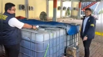 Pelaku Penimbunan BBM Solar Subsidi dan barang bukti (BB) 8.000 Liter diamankan Polres Gresik
