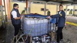 Gudang Penimbunan BBM Solar di Desa Ngemboh, Kecamatan Ujungpangkah, di Gerebek Polres Gresik