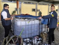 Gudang Penimbunan BBM Solar di Desa Ngemboh, Kecamatan Ujungpangkah, di Gerebek Polres Gresik